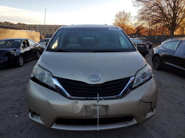 Toyota Sienna Le Image 8