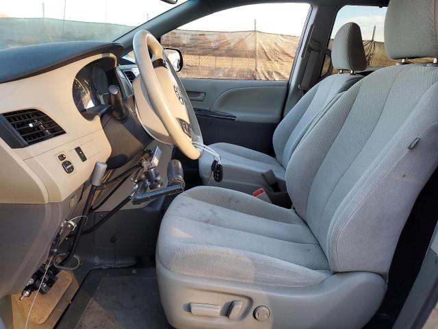 Toyota Sienna Le Image 5