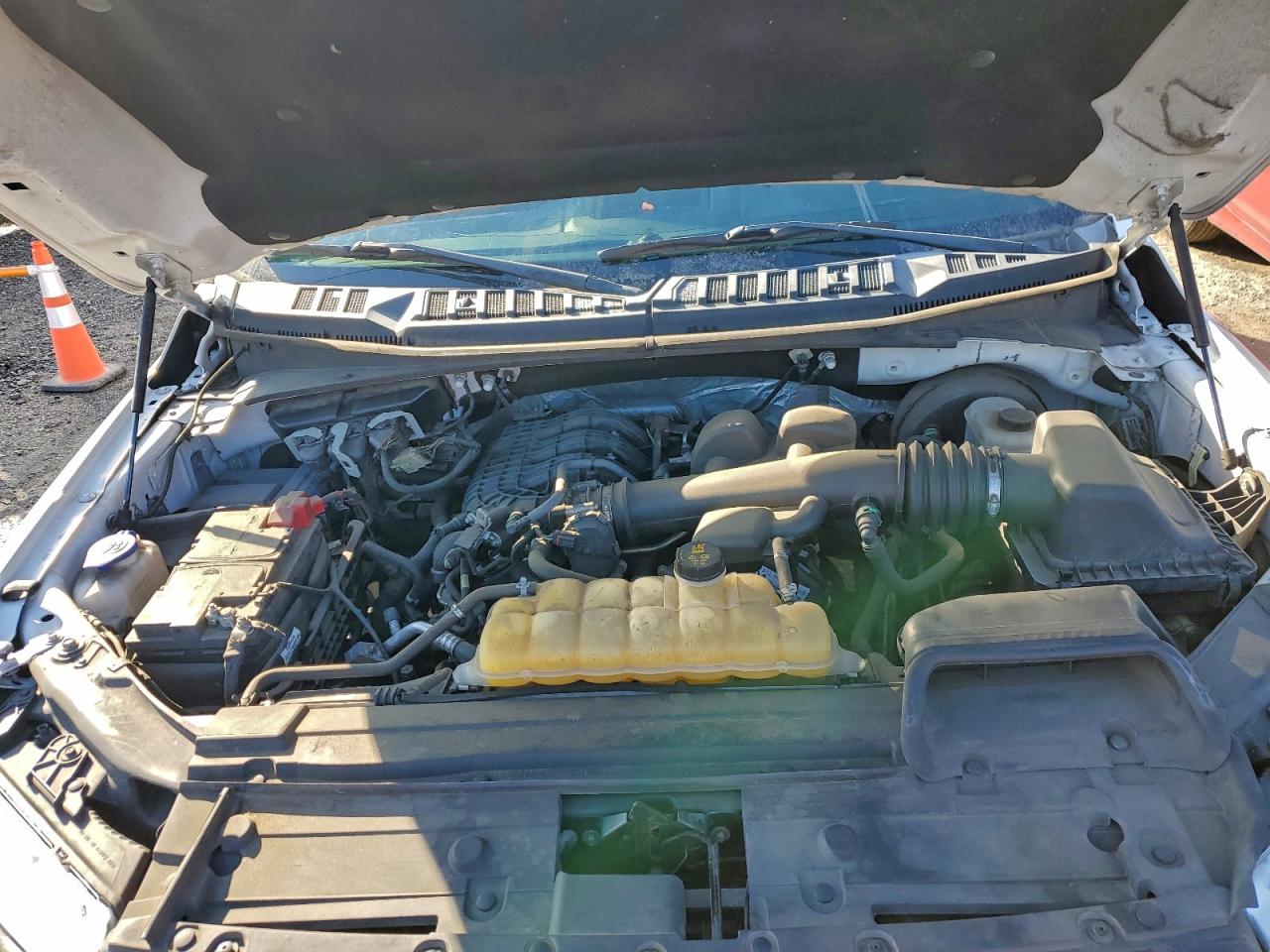 Ford F-150 Super Cab Image 5