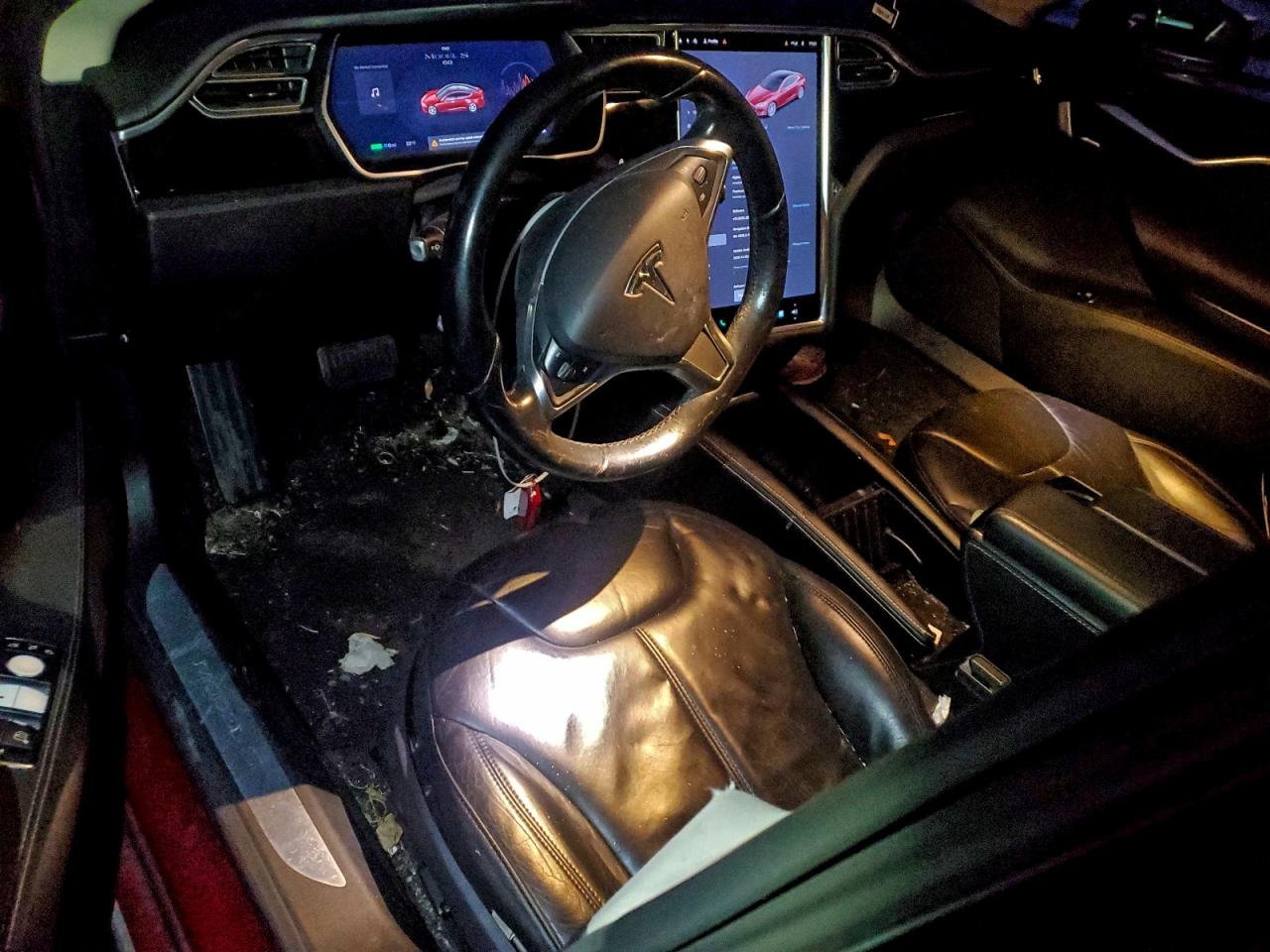 Tesla Model S Image 8