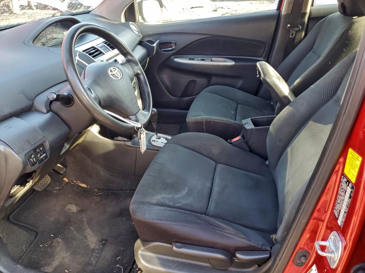 Toyota Yaris Image 6