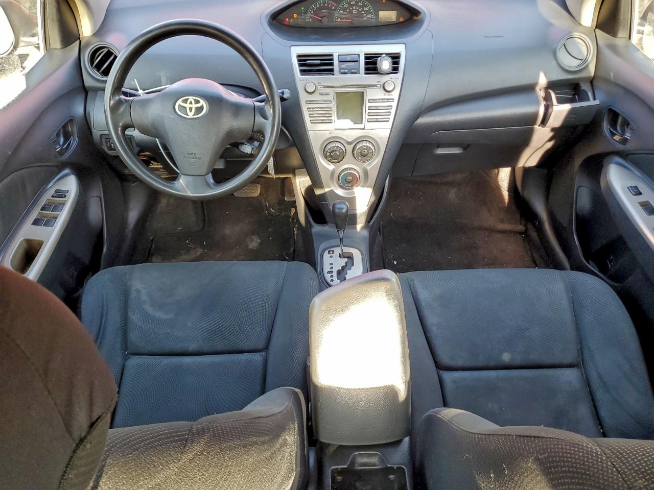 Toyota Yaris Image 8