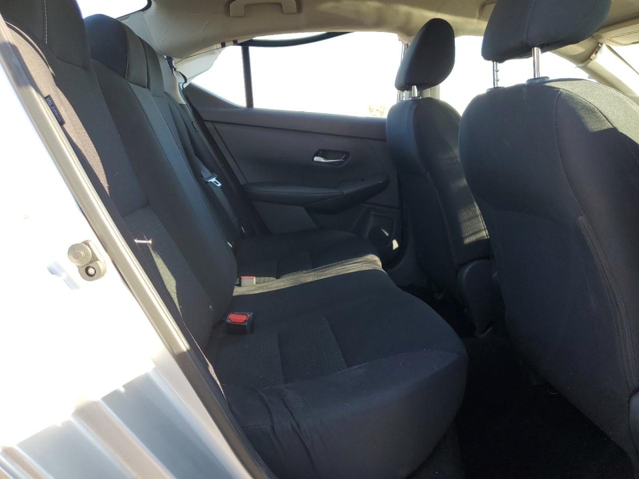 Nissan Sentra S Image 8