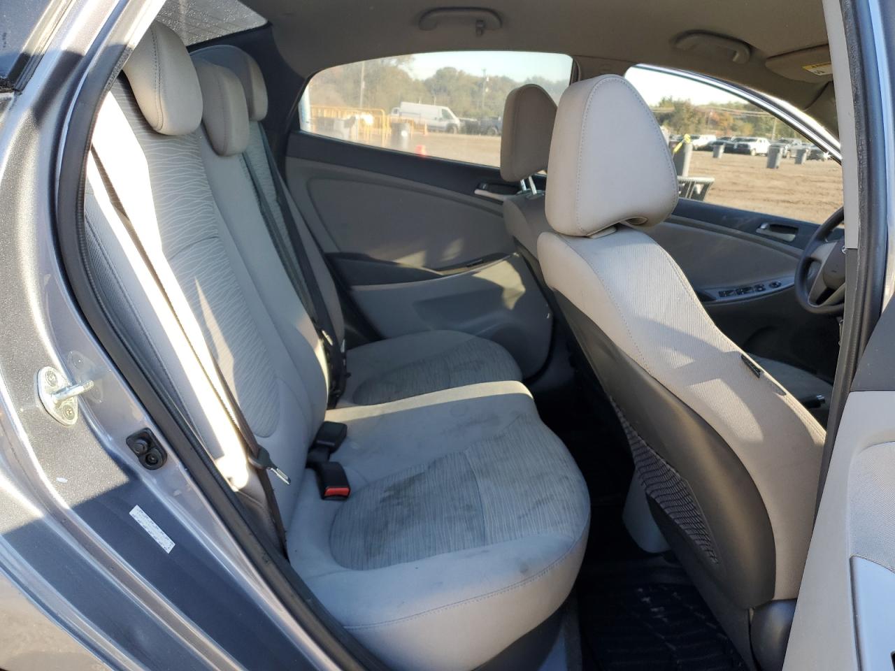 Hyundai ACCENT Se Image 8