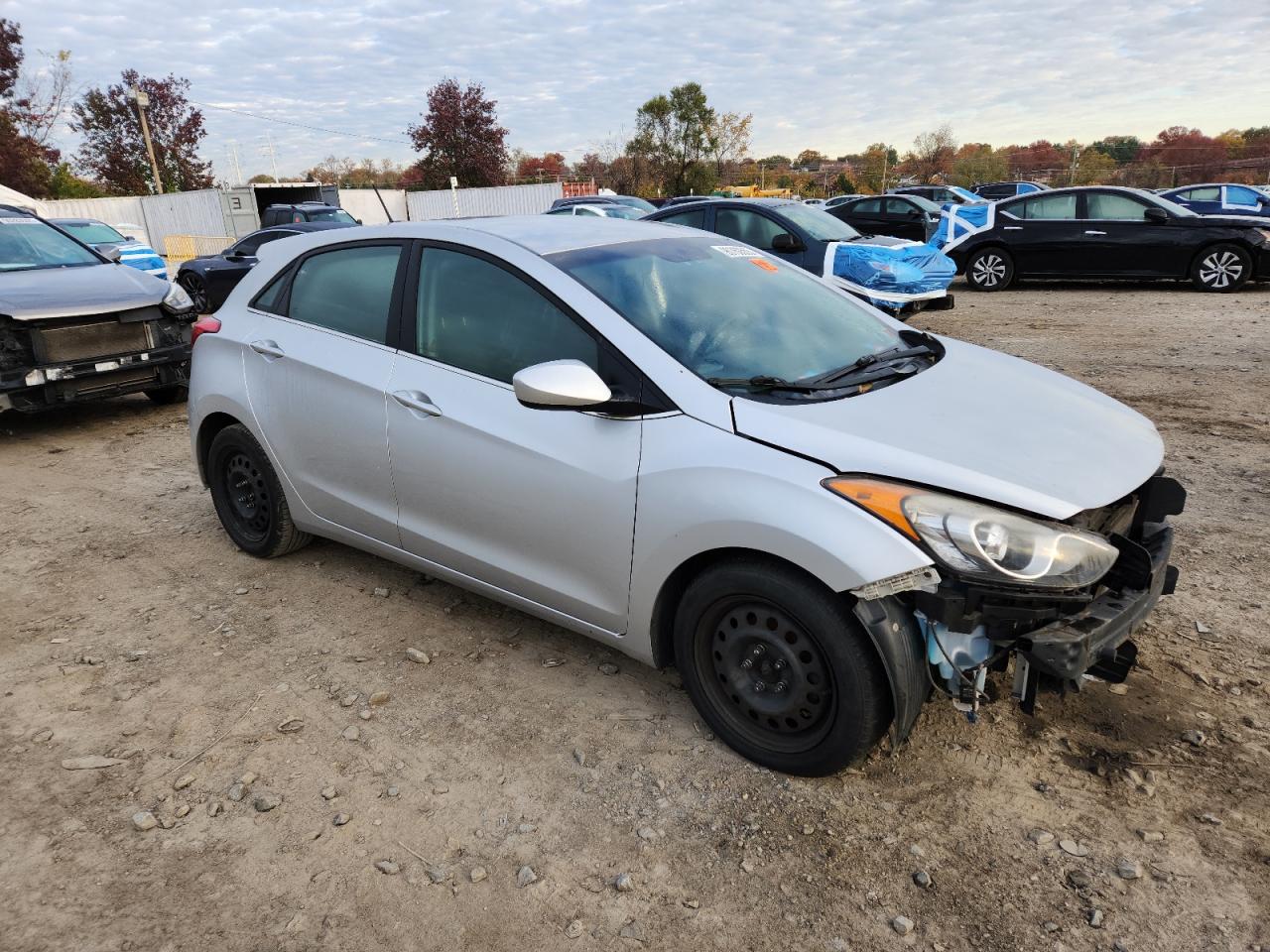 Hyundai ELANTRA Image 2