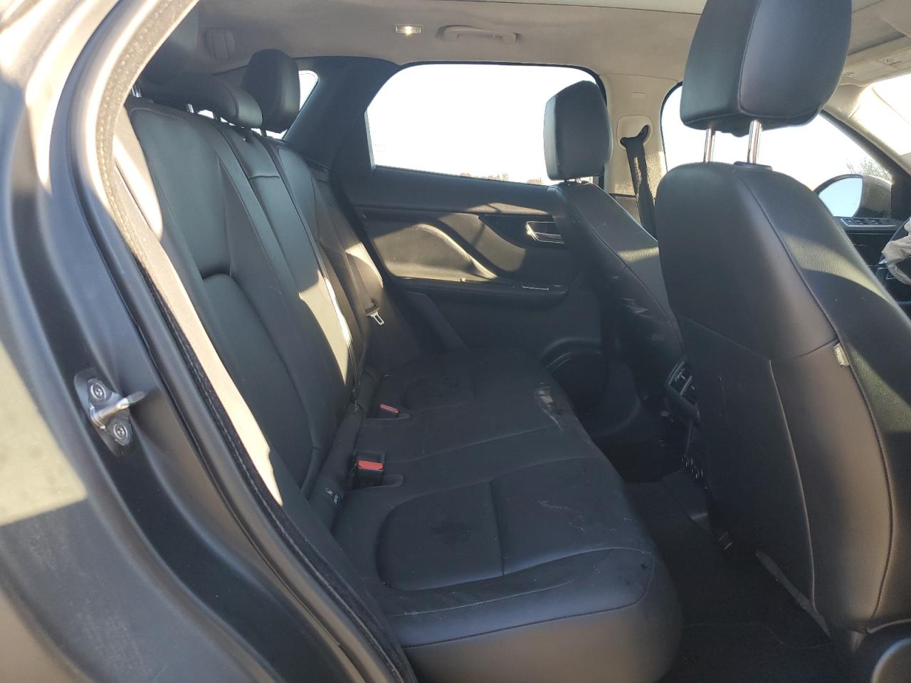 Jaguar F-PACE Image 3