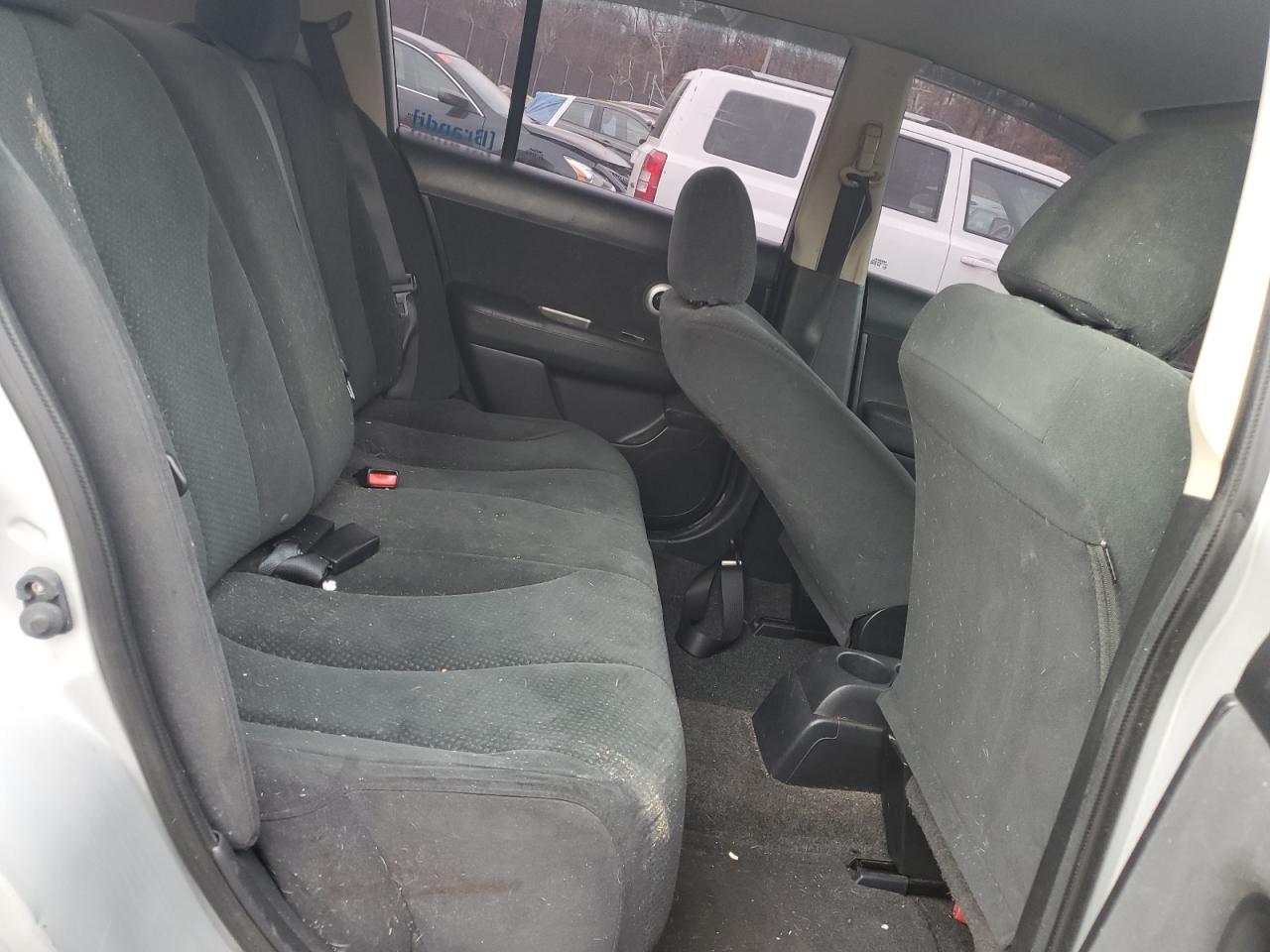 Nissan Versa S Image 12