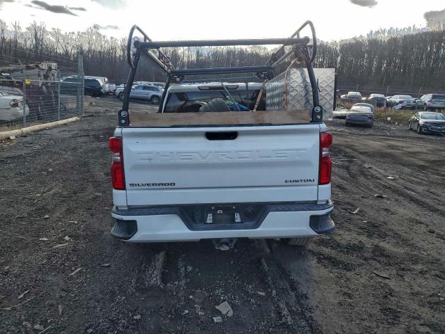 Chevrolet Silverado K1500 Custom Image 4