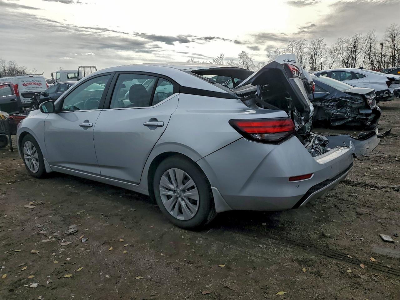 Nissan Sentra S Image 9