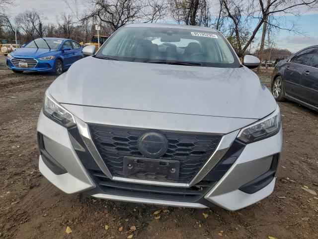 Nissan Sentra S Image 8