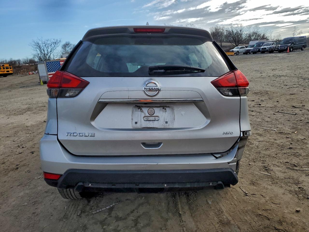 Nissan Rogue S Image 4