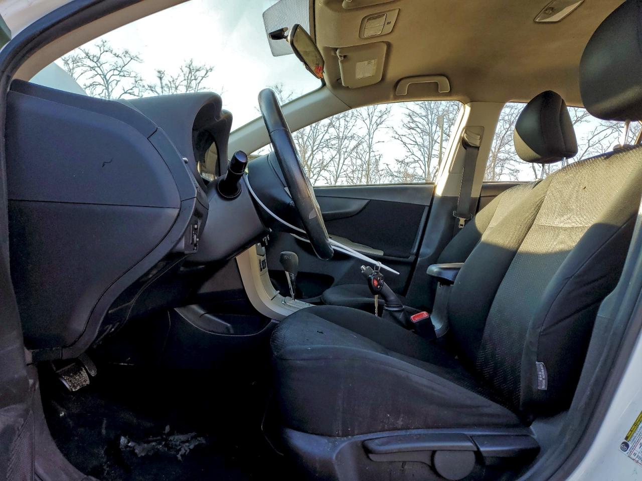 Toyota Corolla Base Image 3