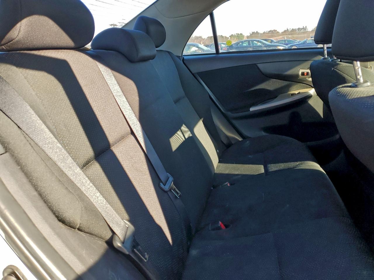 Toyota Corolla Base Image 7