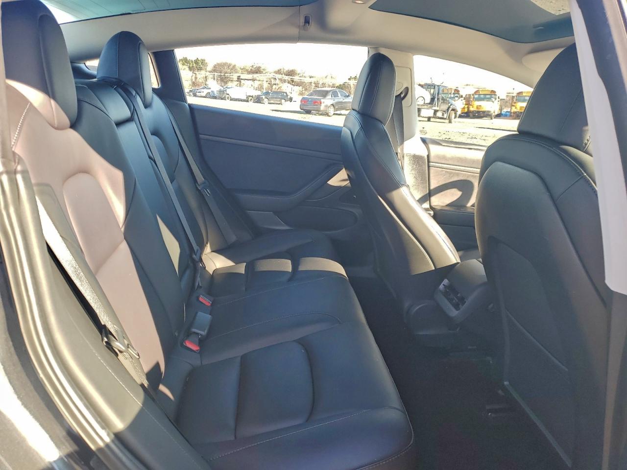 Tesla Model 3 Image 8