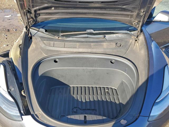 Tesla Model 3 Image 9