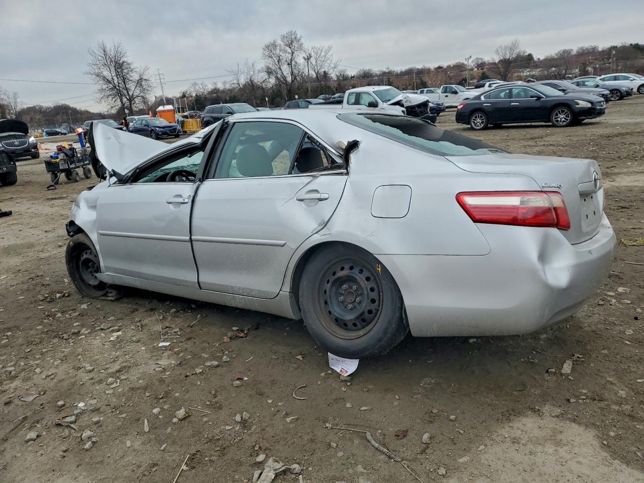 Toyota Camry Base Image 4