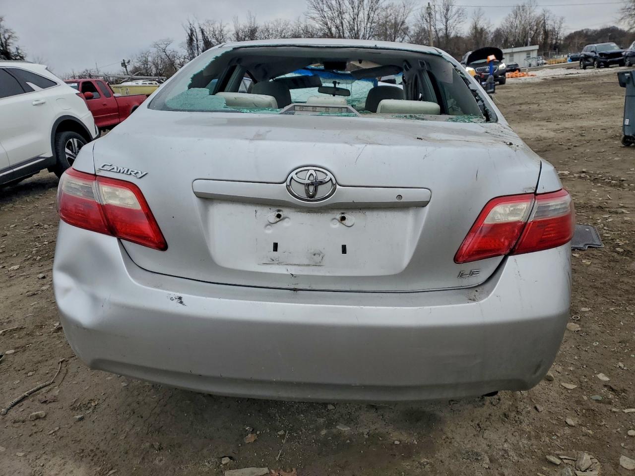 Toyota Camry Base Image 8