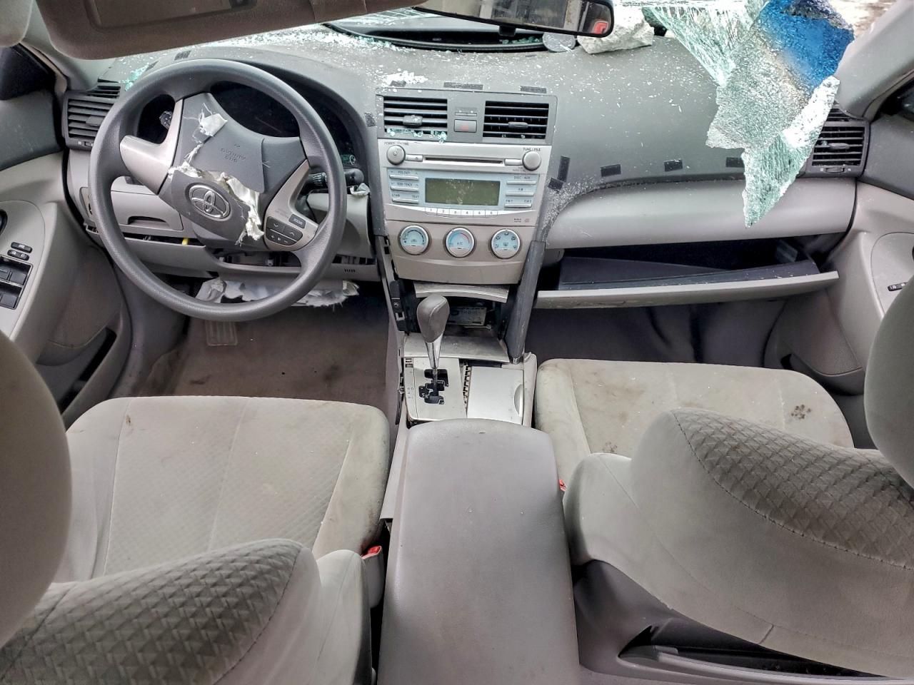 Toyota Camry Base Image 12