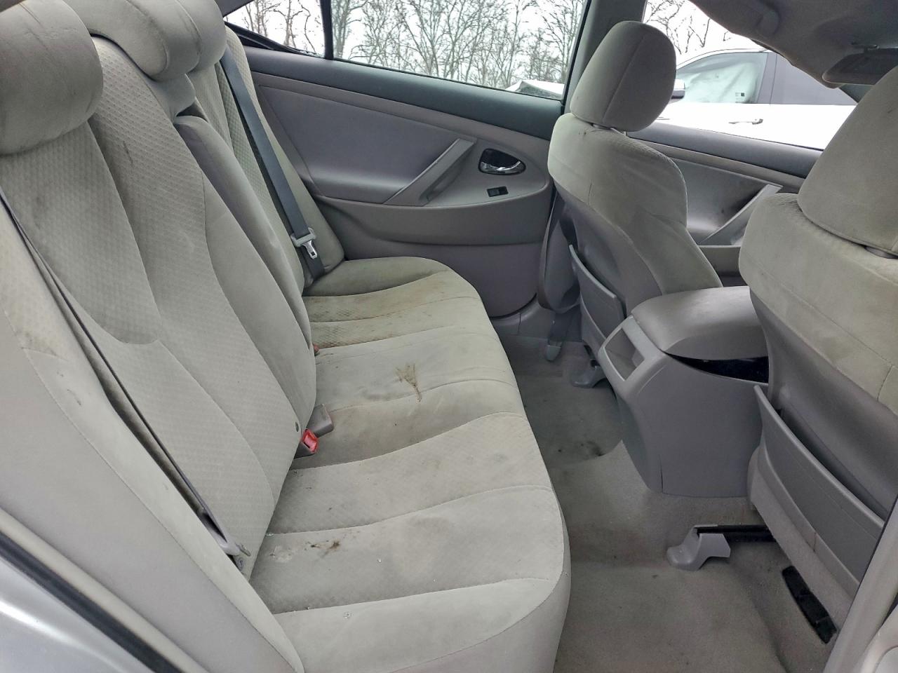 Toyota Camry Base Image 6
