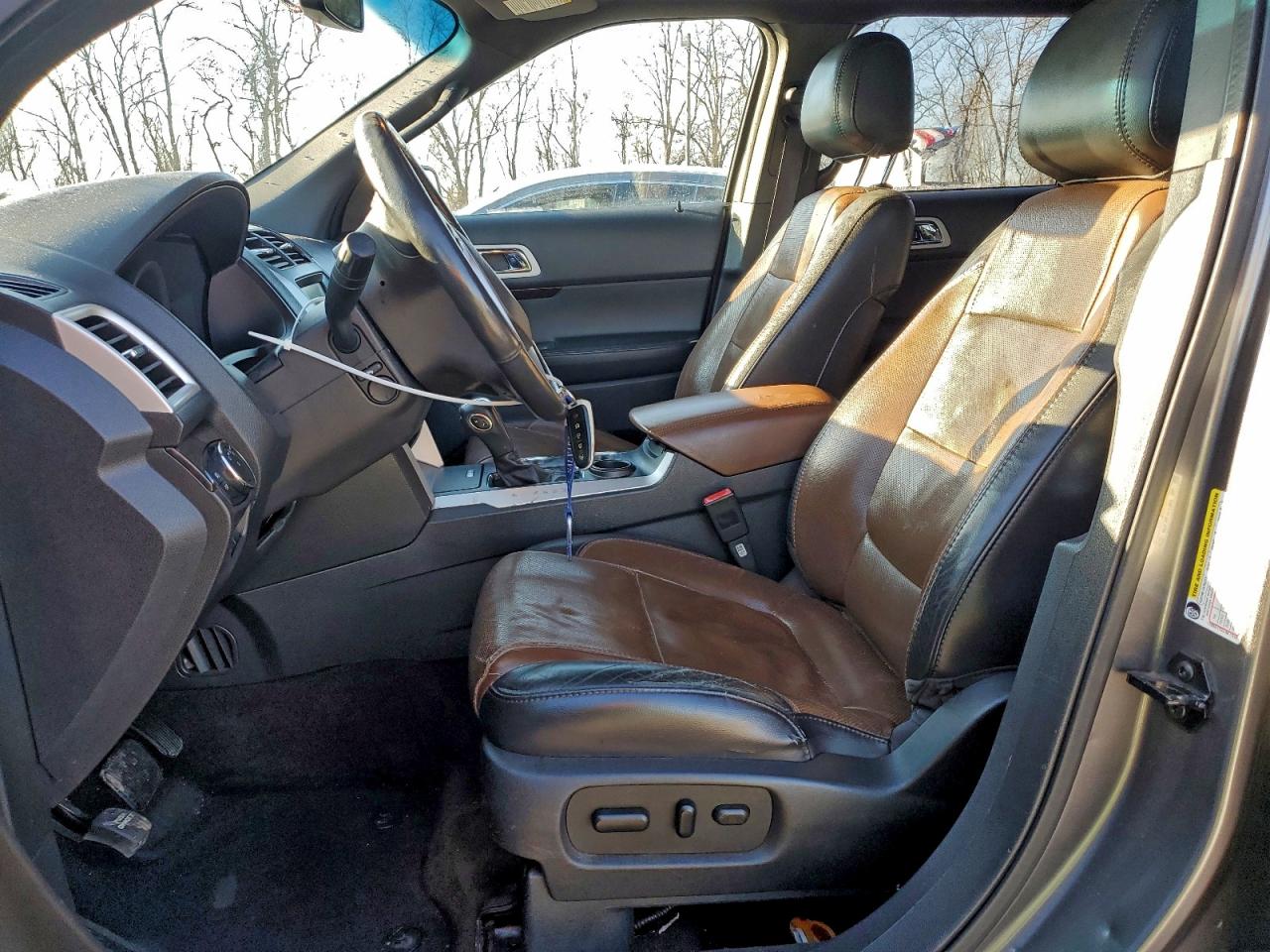 Ford Explorer Limited Image 3