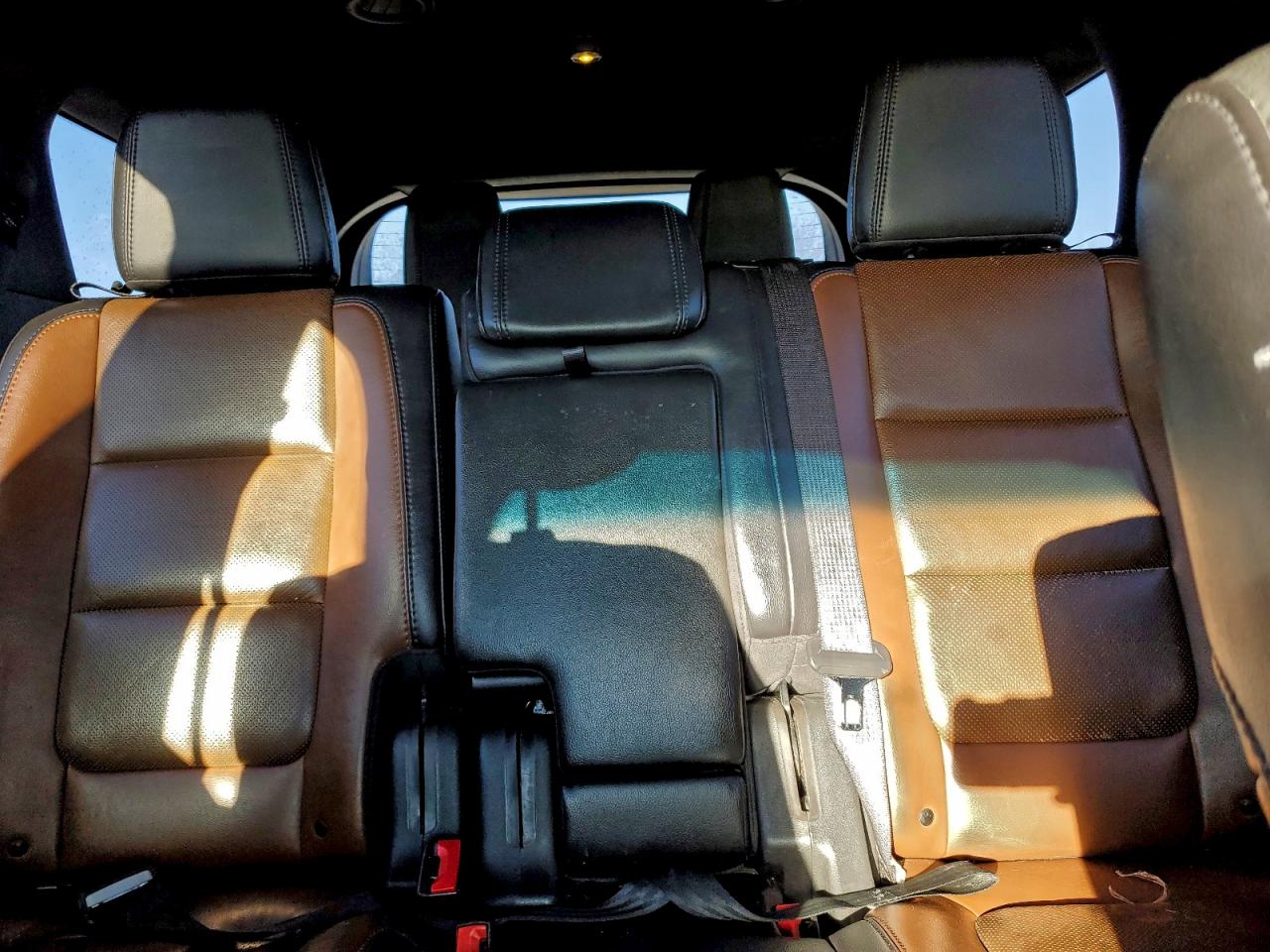 Ford Explorer Limited Image 12