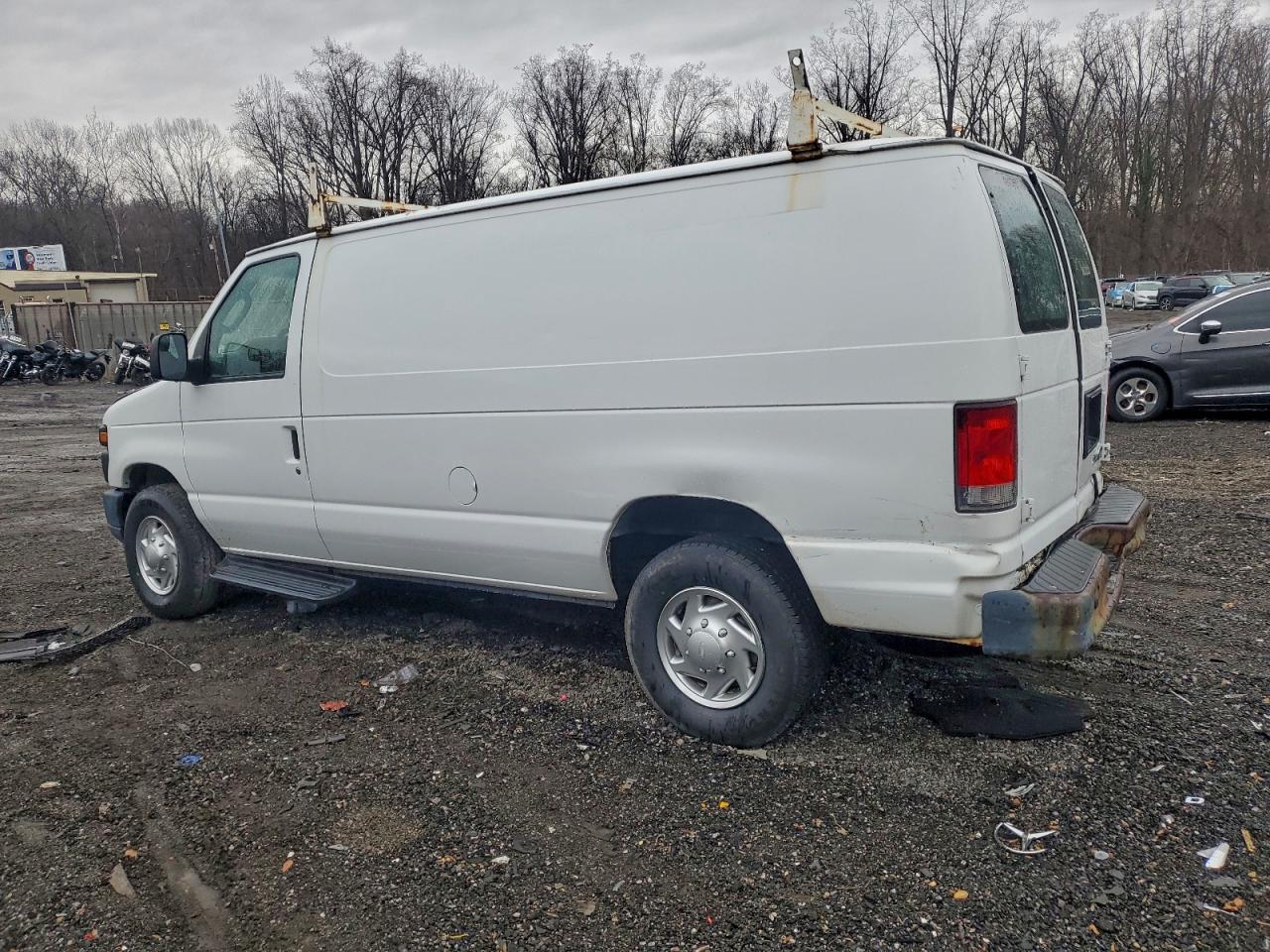 Ford Econoline E250 Van Image 9