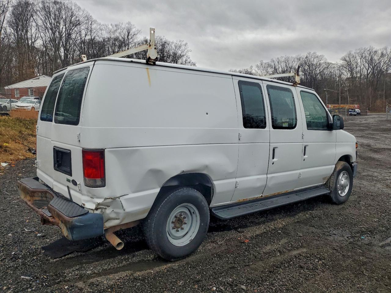 Ford Econoline E250 Van Image 8