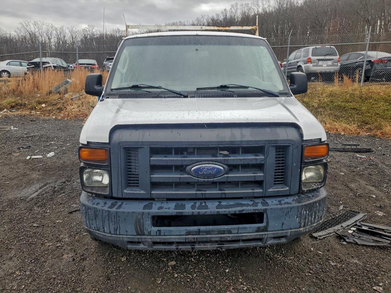 Ford Econoline E250 Van Image 2