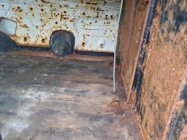 Ford Econoline E250 Van Image 6