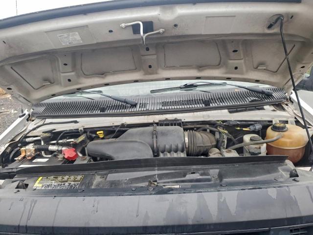 Ford Econoline E250 Van Image 5