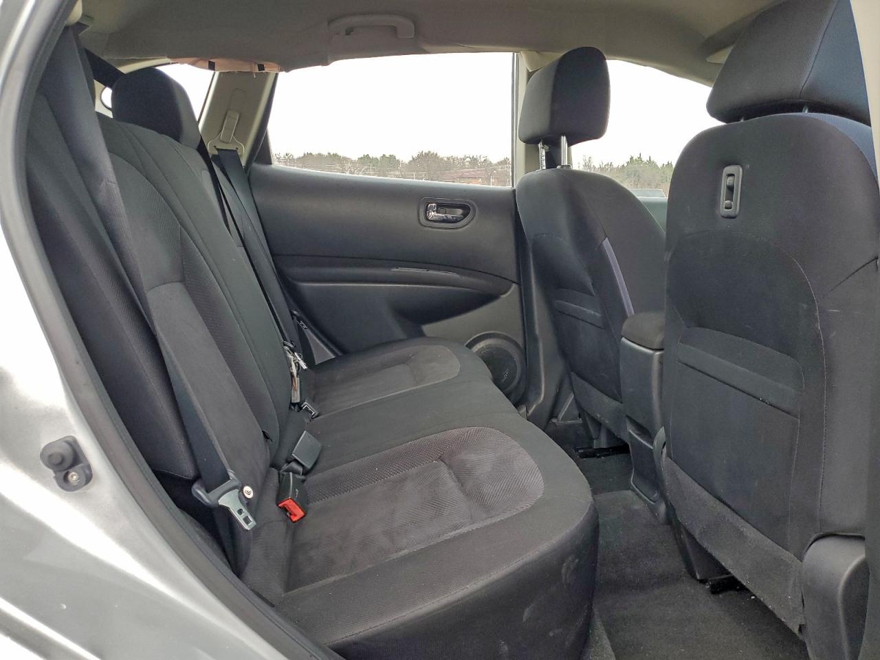 Nissan Rogue S Image 9