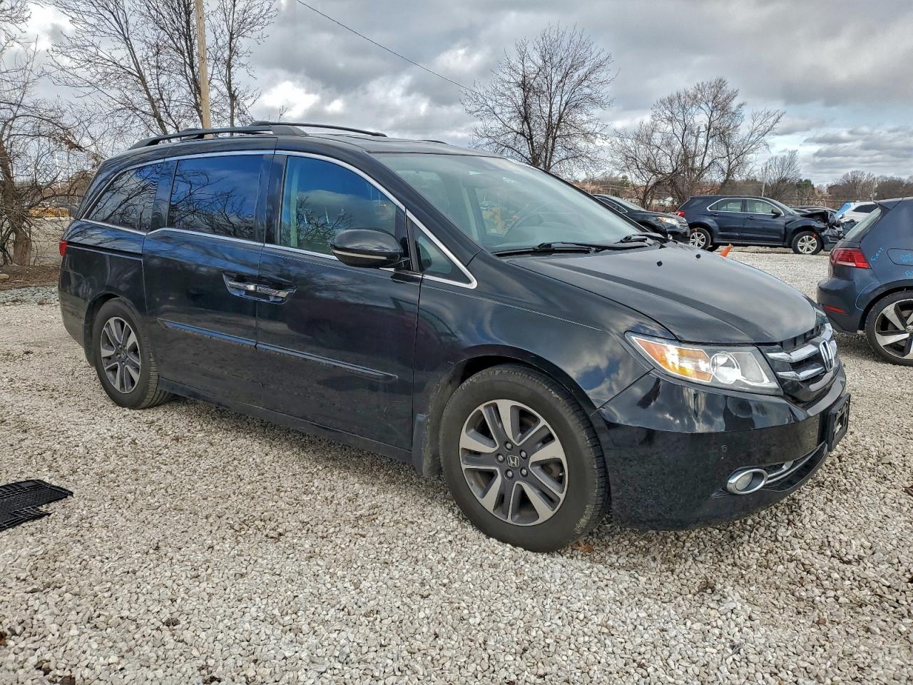 Honda Odyssey Touring Image 3