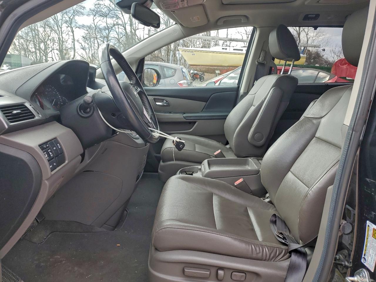 Honda Odyssey Touring Image 12