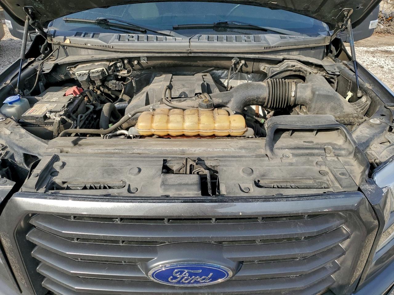Ford F-150 Supercrew Image 8