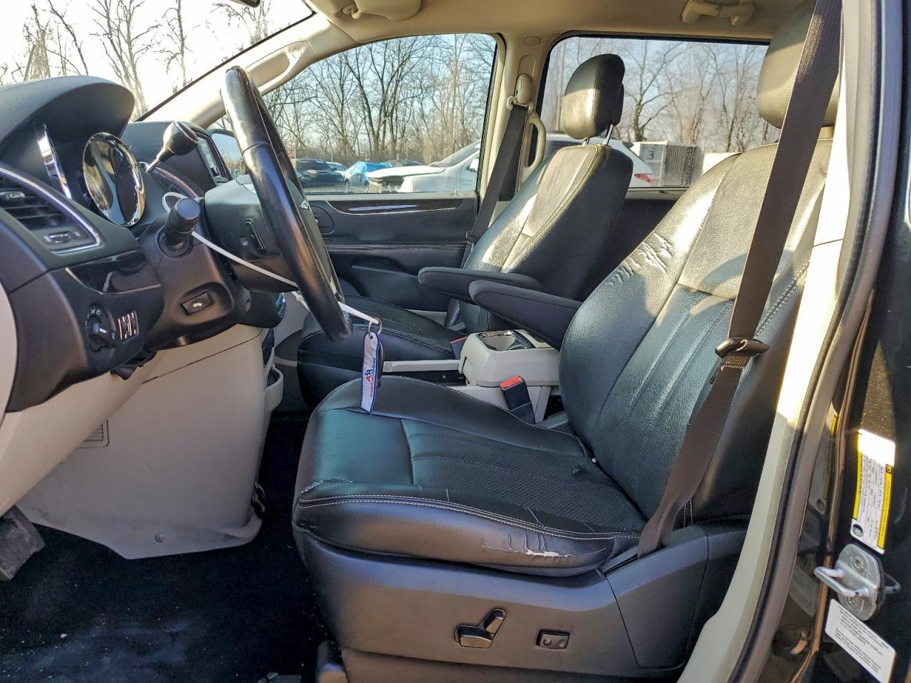 Chrysler Minivan Touring L Image 12