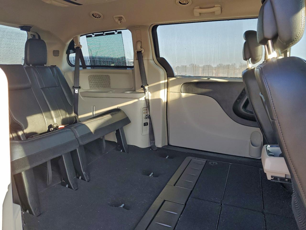 Chrysler Minivan Touring L Image 11