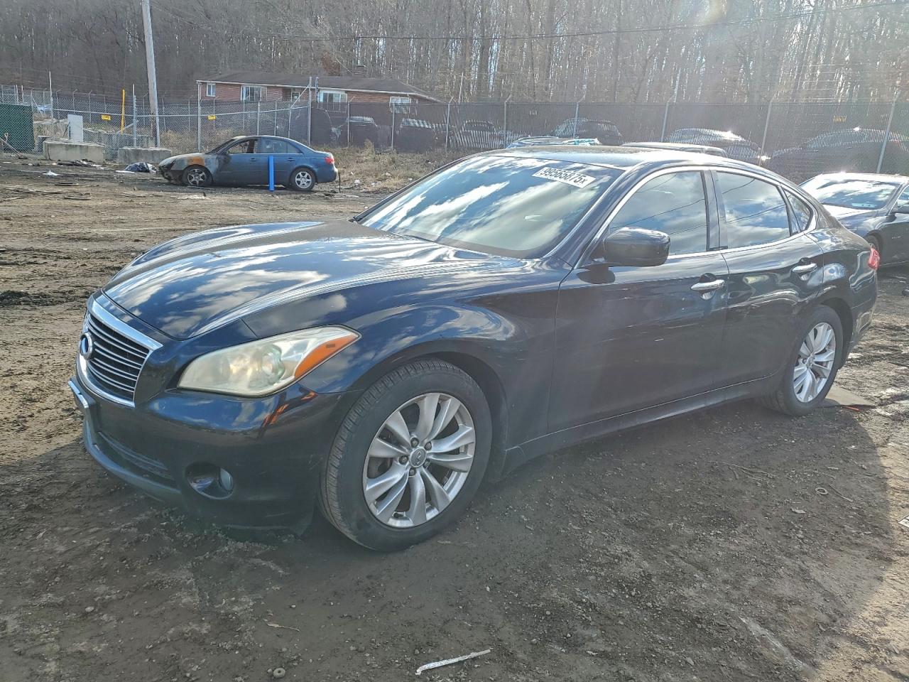 INFINITI M37 Image 1