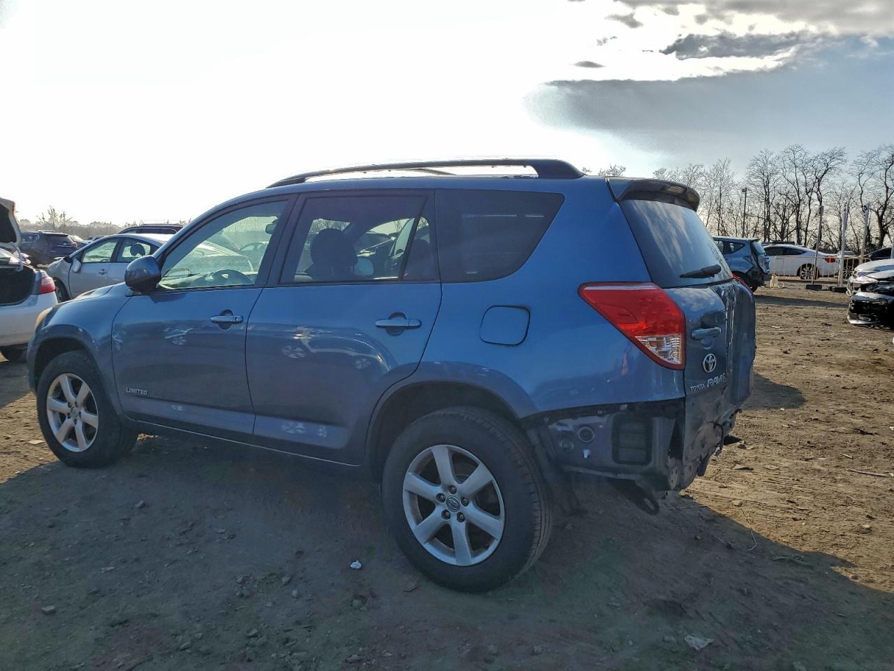 Toyota RAV4 Limited Image 10