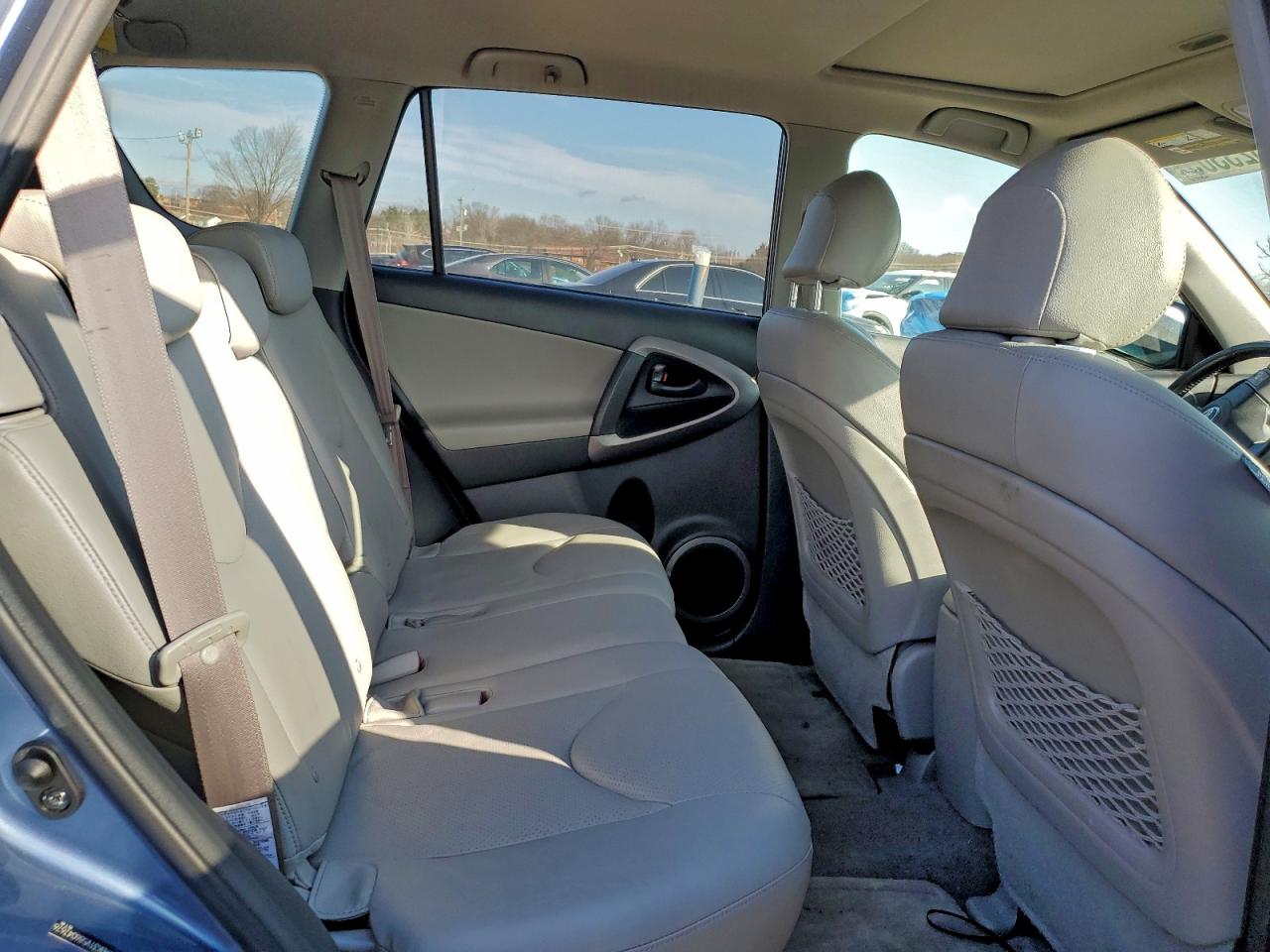 Toyota RAV4 Limited Image 6