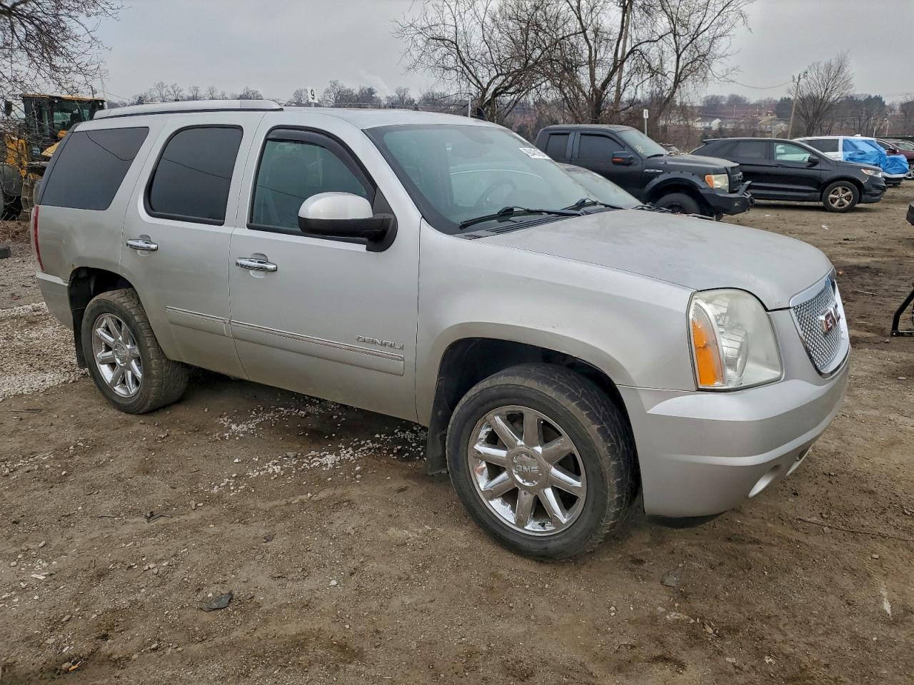 GMC Yukon Denali Image 9