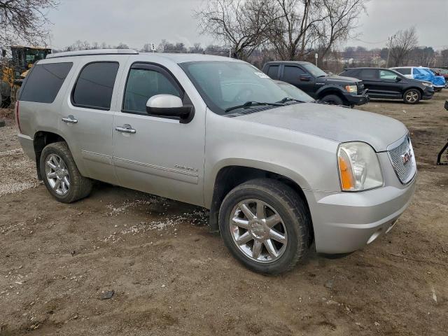 GMC Yukon Denali Image 9