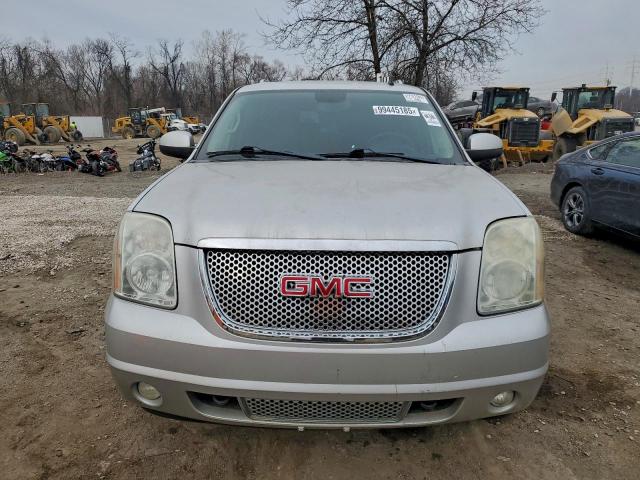 GMC Yukon Denali Image 6