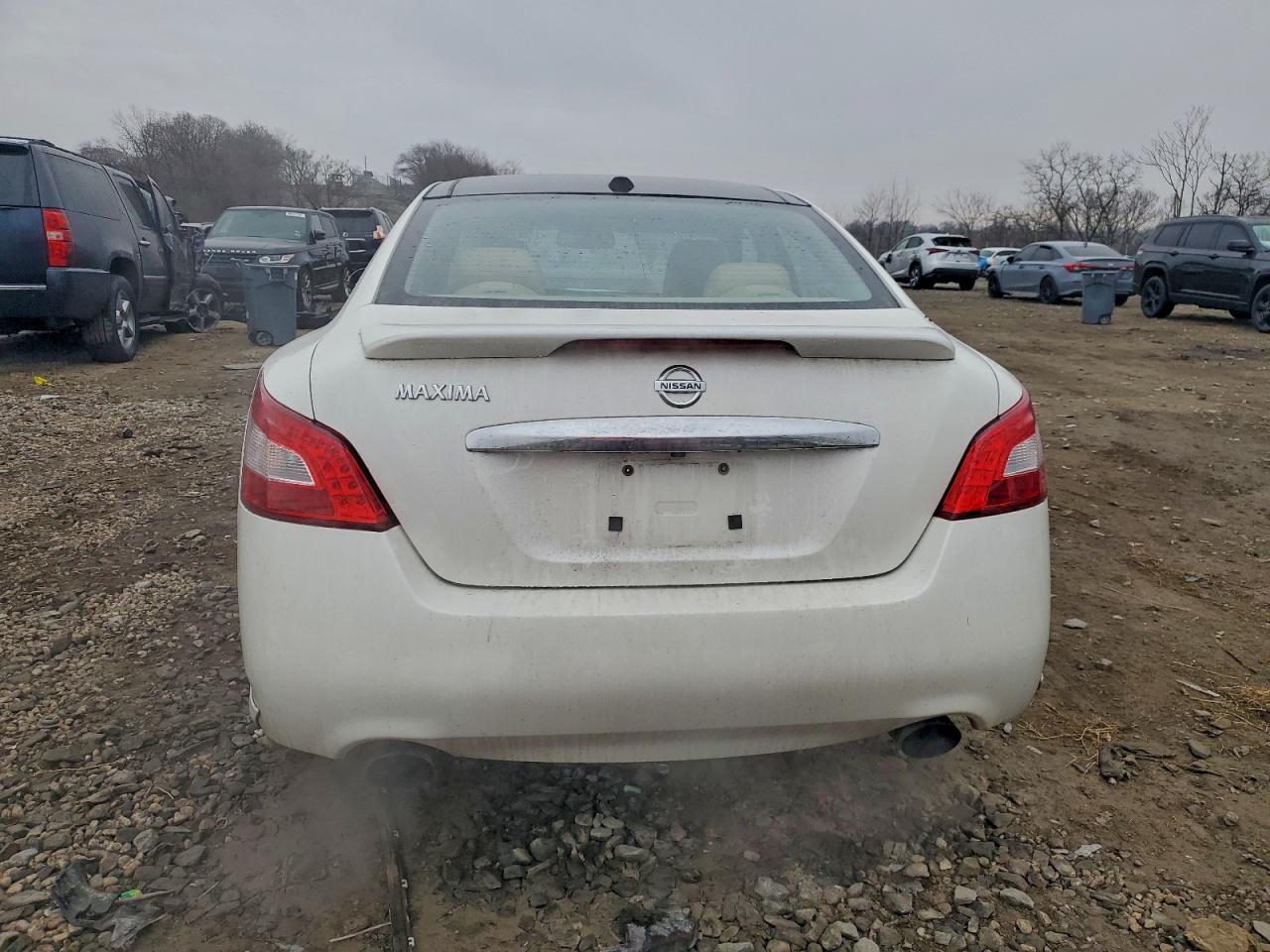 Nissan Maxima S Image 4