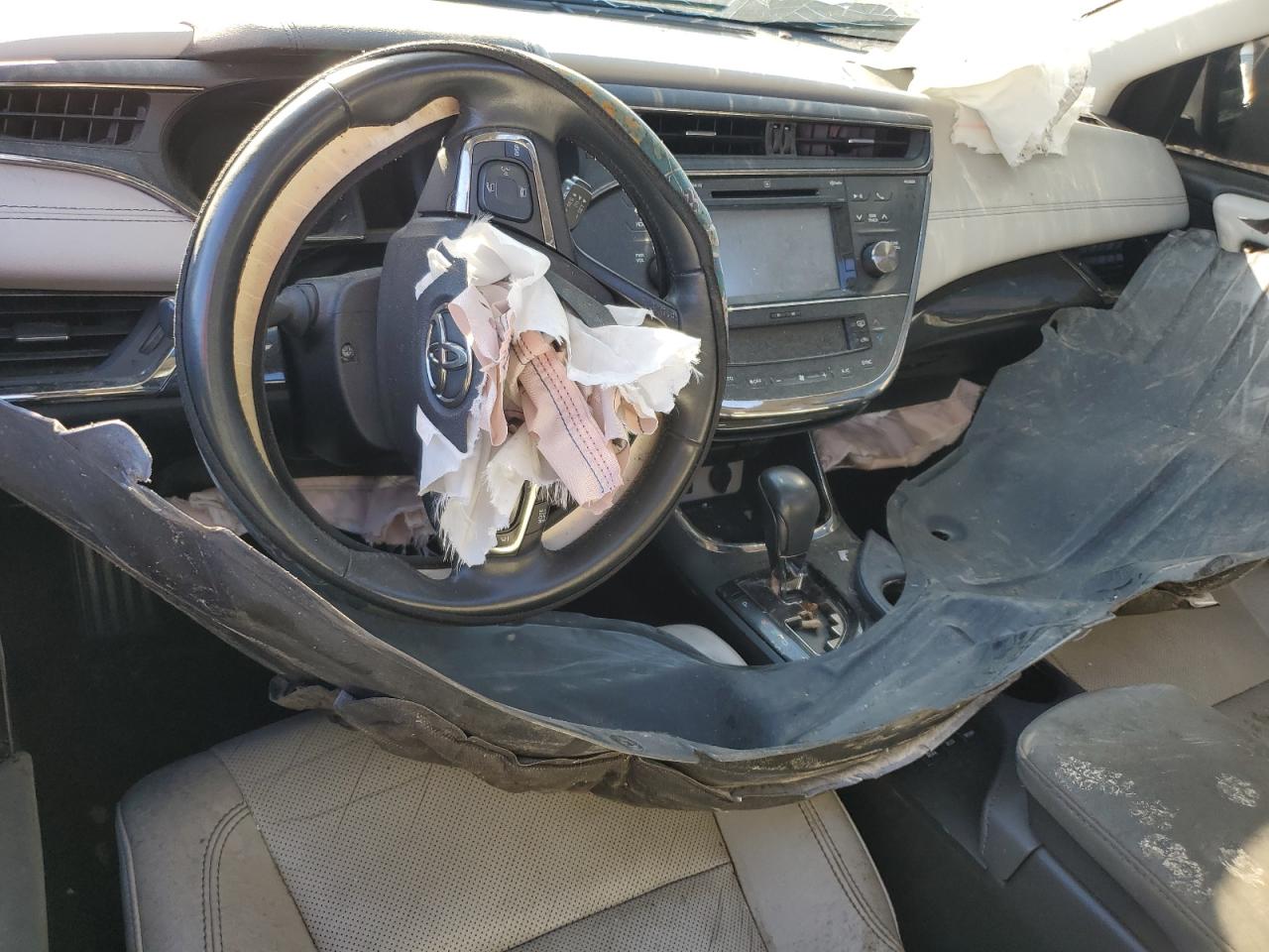 Toyota Avalon Hybrid Image 3