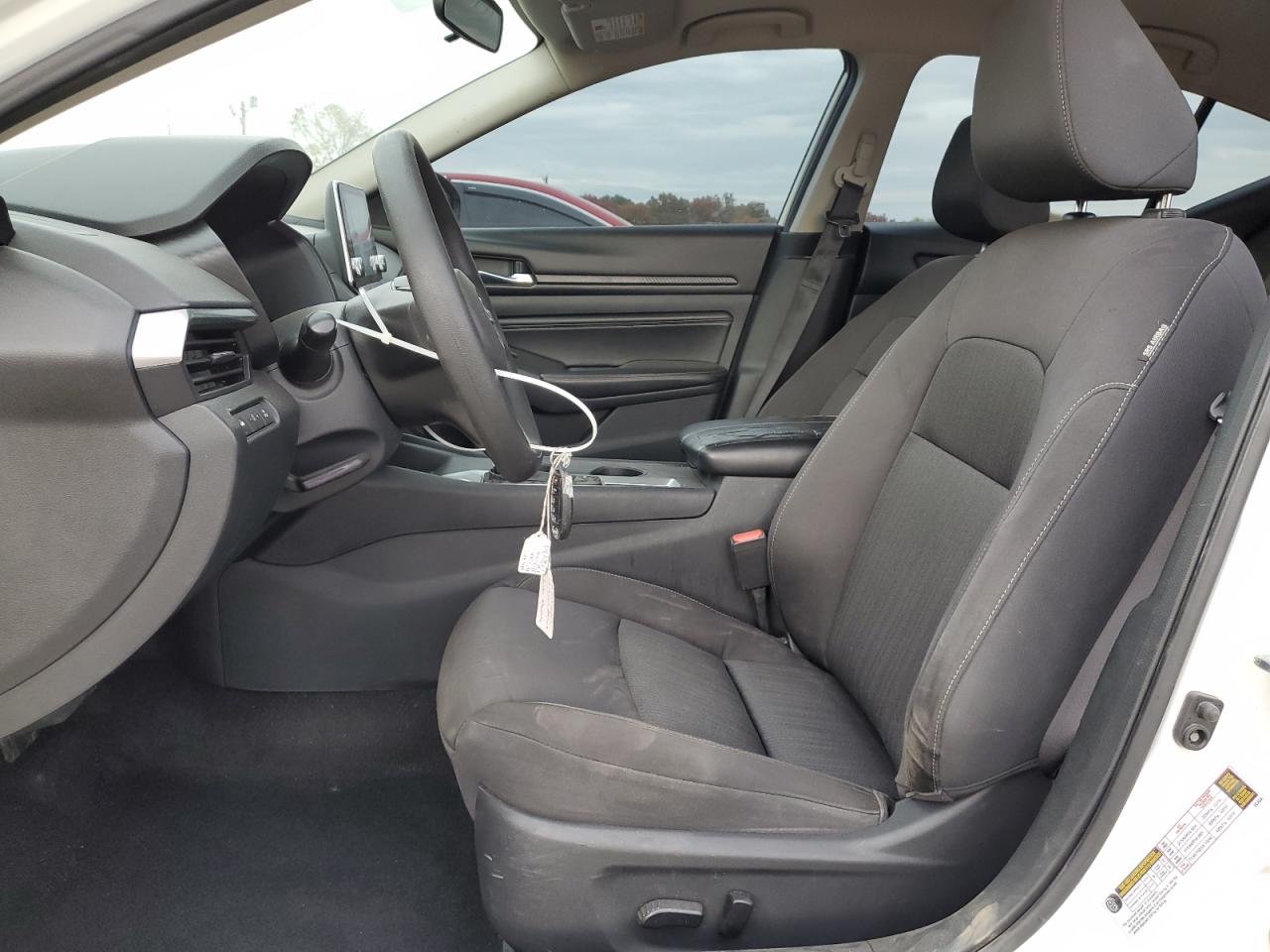 Nissan Altima S Image 8