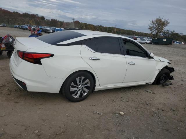 Nissan Altima S Image 9