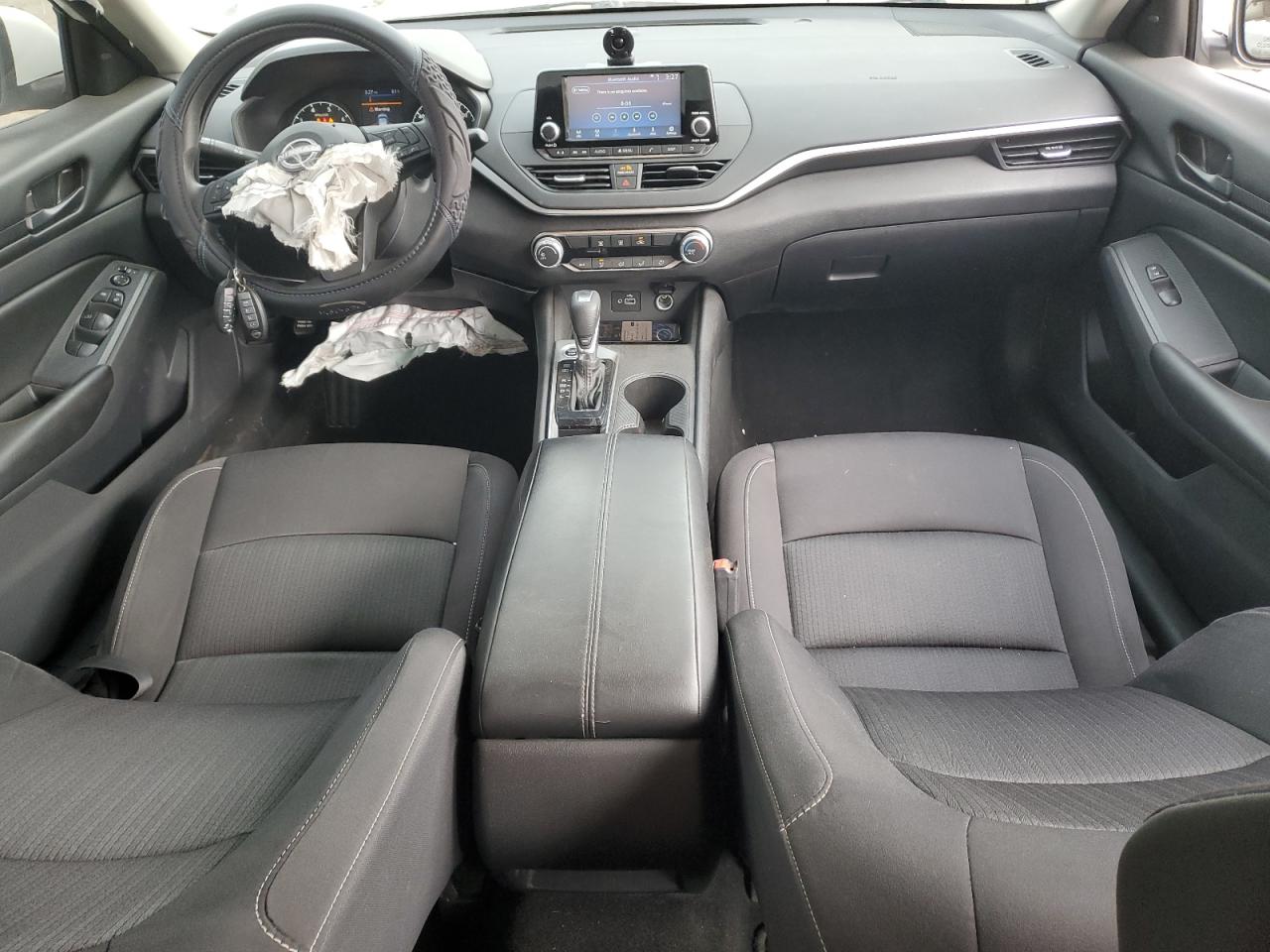 Nissan Altima S Image 8