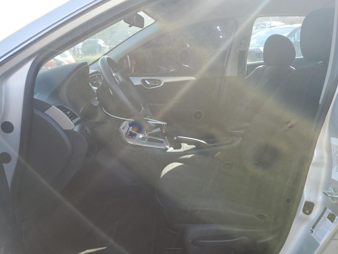 Nissan Sentra S Image 3