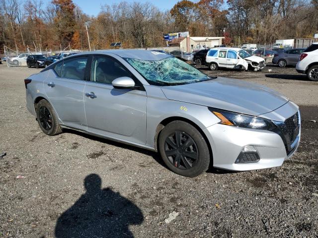 Nissan Altima S Image 7