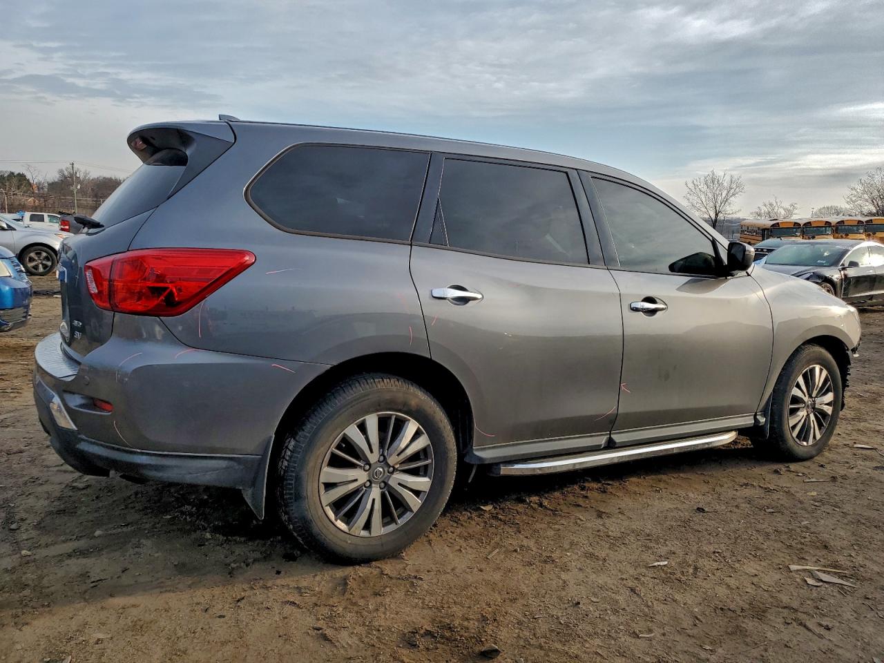 Nissan Pathfinder S Image 11